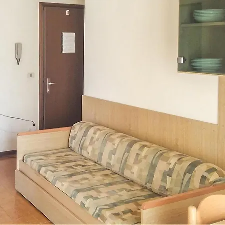 1 Bedroom Lovely In Apartment *